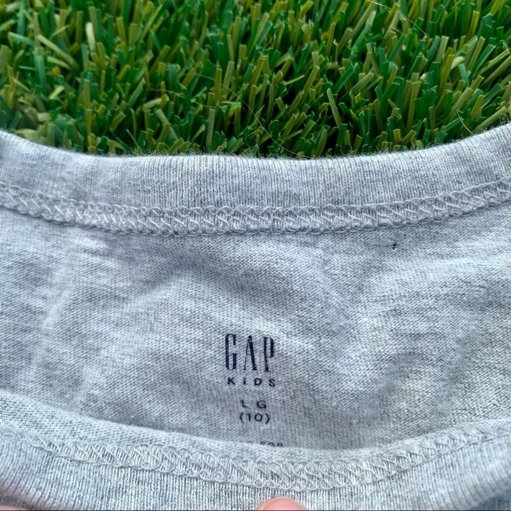 Gap kids shark shirt grey size large